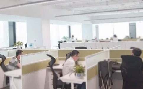 公司办公室员工辞职报告