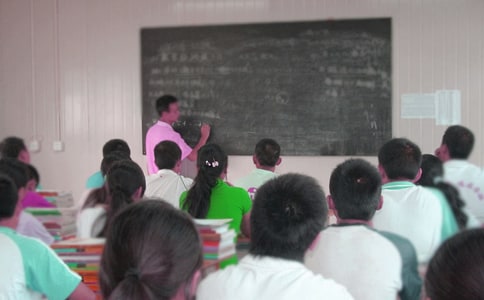 中学生贫困申请书(15篇)