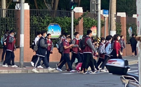 高中学生的贫困申请书